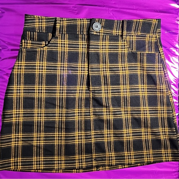 Plaid Skirt - Picture 5 of 8